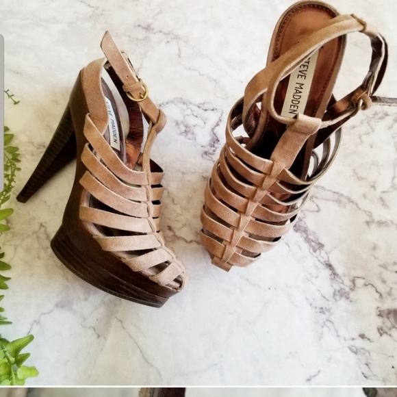 Strappy beige Steve Madden platform heels - Picture 2 of 3